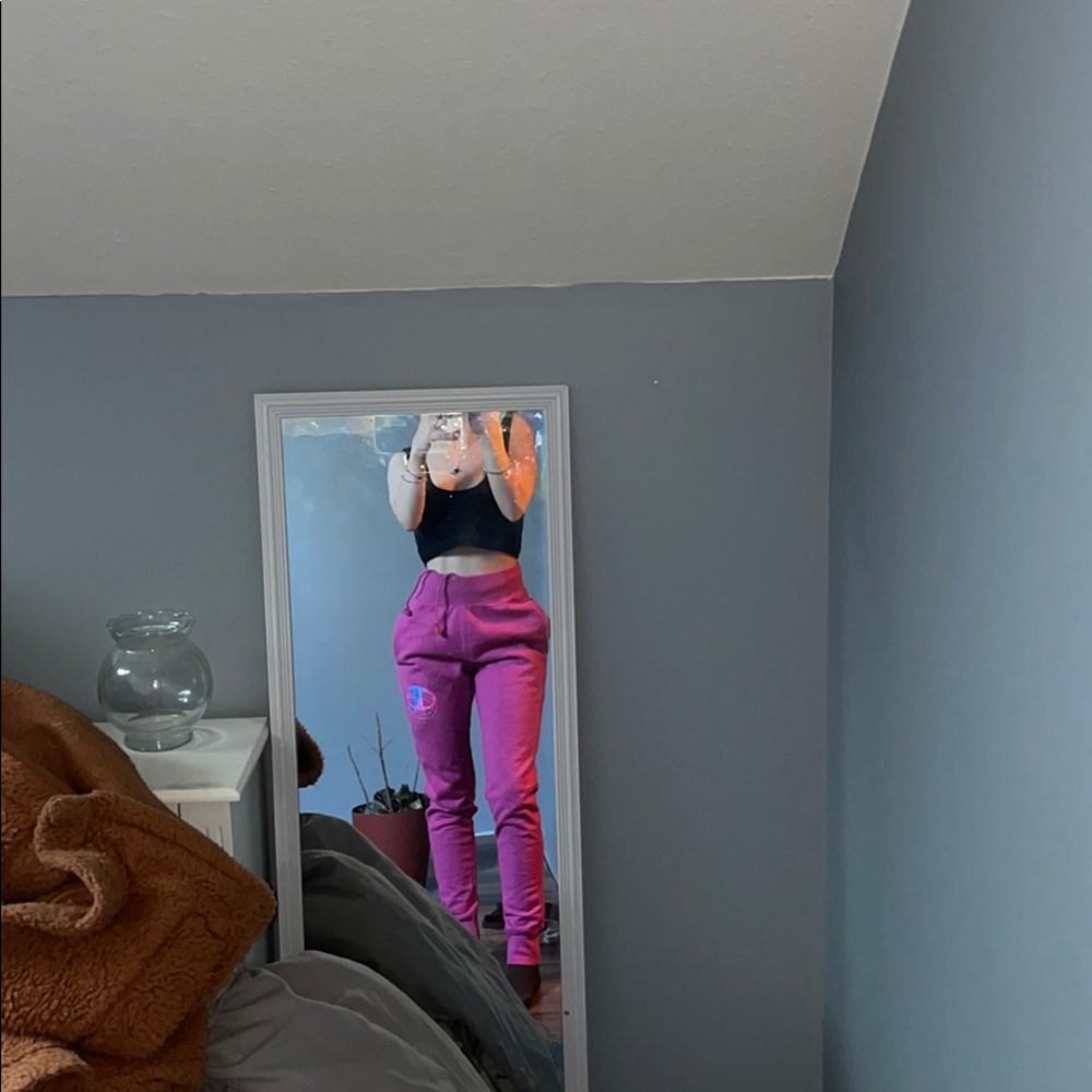 Comfy hot pink champion sweatpants🍉
